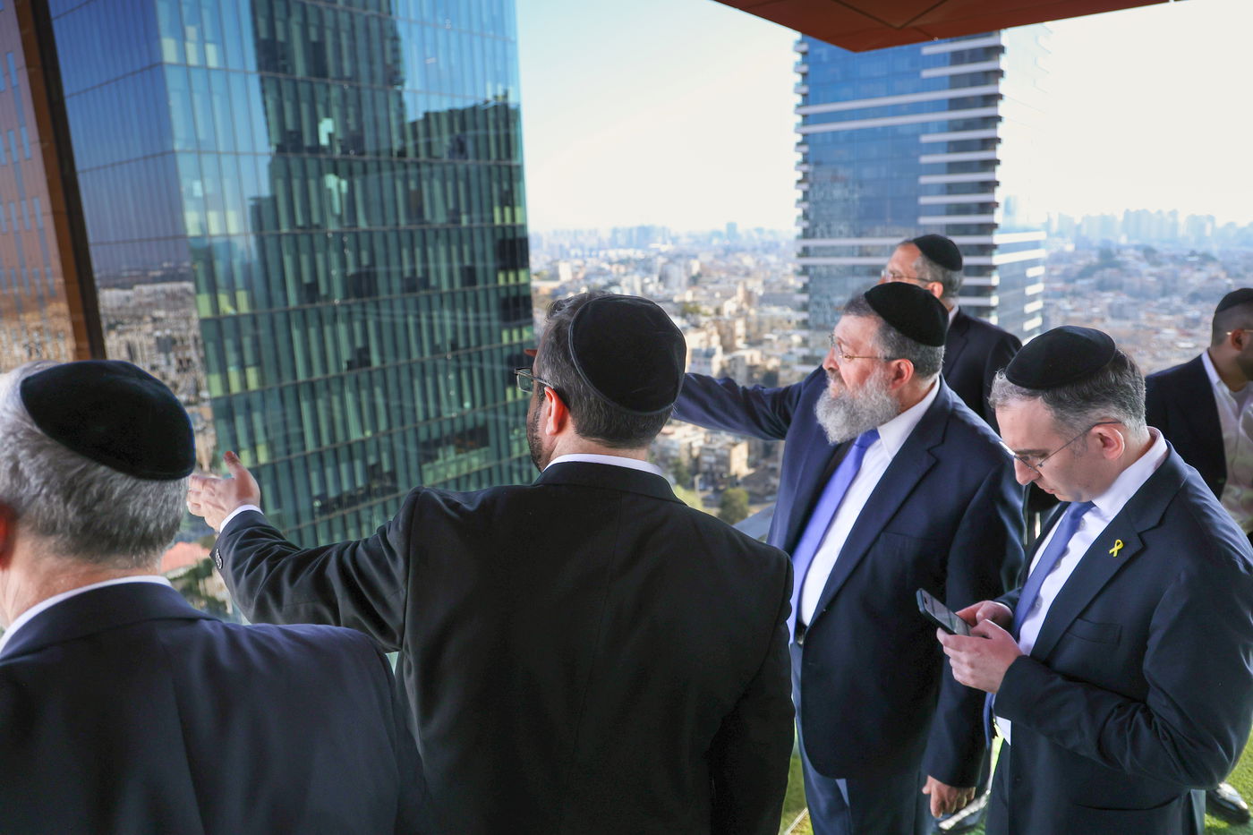 סיור מקצועי בקמפוס קמא טק בבני ברק, עם שר העבודה יואב בן צור