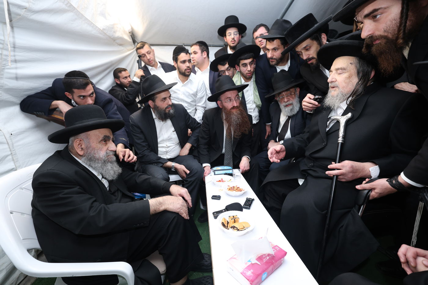 ניחום אבלים אצל הגאון רבי משה צדקה 