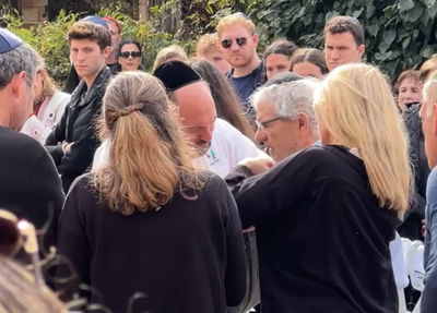 תיעוד נוגע: הנשיא בדימוס של 'העליון' אהרון ברק, ב'קריעה' על אשתו