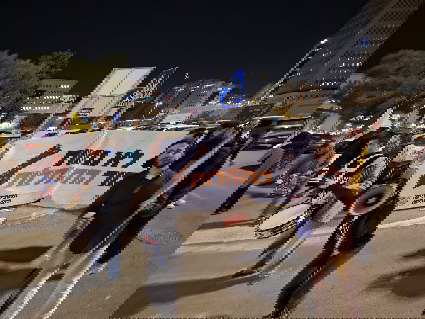 הפגנת השמאל מחוץ לבניני האומה