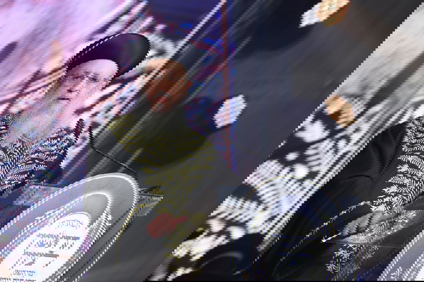 הכתרת הראש"ל הרב דוד יוסף בבית הכנסת הגדול