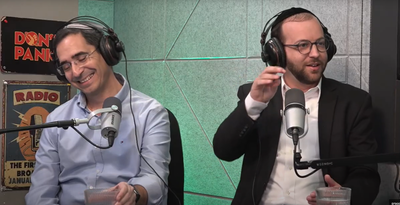 פודקאסט שחור לבן