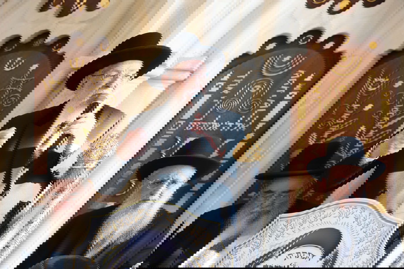 הכתרת הראש"ל הרב דוד יוסף בבית הכנסת רבי יוחנן בן זכאי