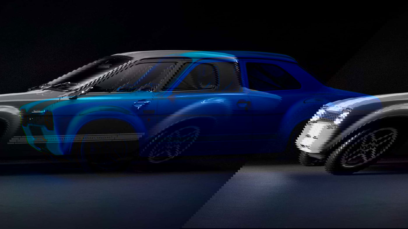 באותו העיצוב המקורי, השינוי קורה בפנים. פורד אסקורט RS