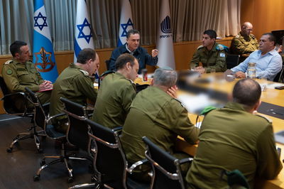 שר הביטחון בהערכת מצב בקריה