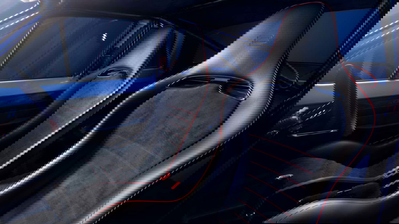 כיסאות בריפוד אלקנטרה ועור