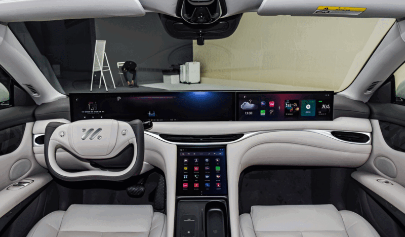פנים הרכב, הכל באווירה טכנולוגית מתקדמת