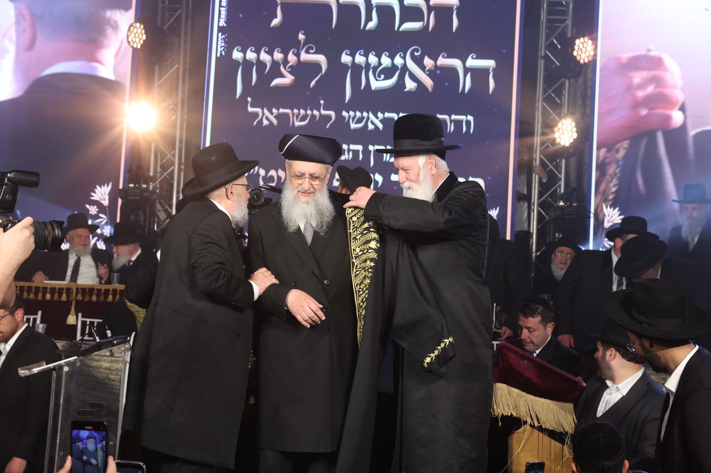 הכתרת הראש"ל הרב דוד יוסף בבית הכנסת הגדול