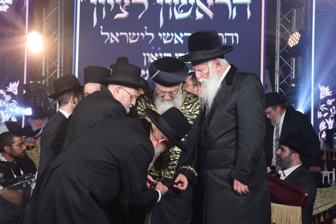 הכתרת הראש"ל הרב דוד יוסף בבית הכנסת הגדול