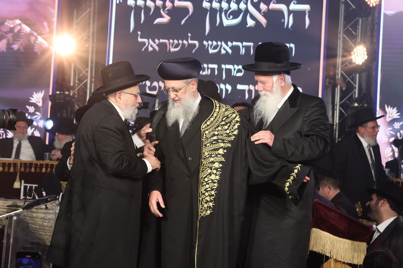 הכתרת הראש"ל הרב דוד יוסף בבית הכנסת הגדול