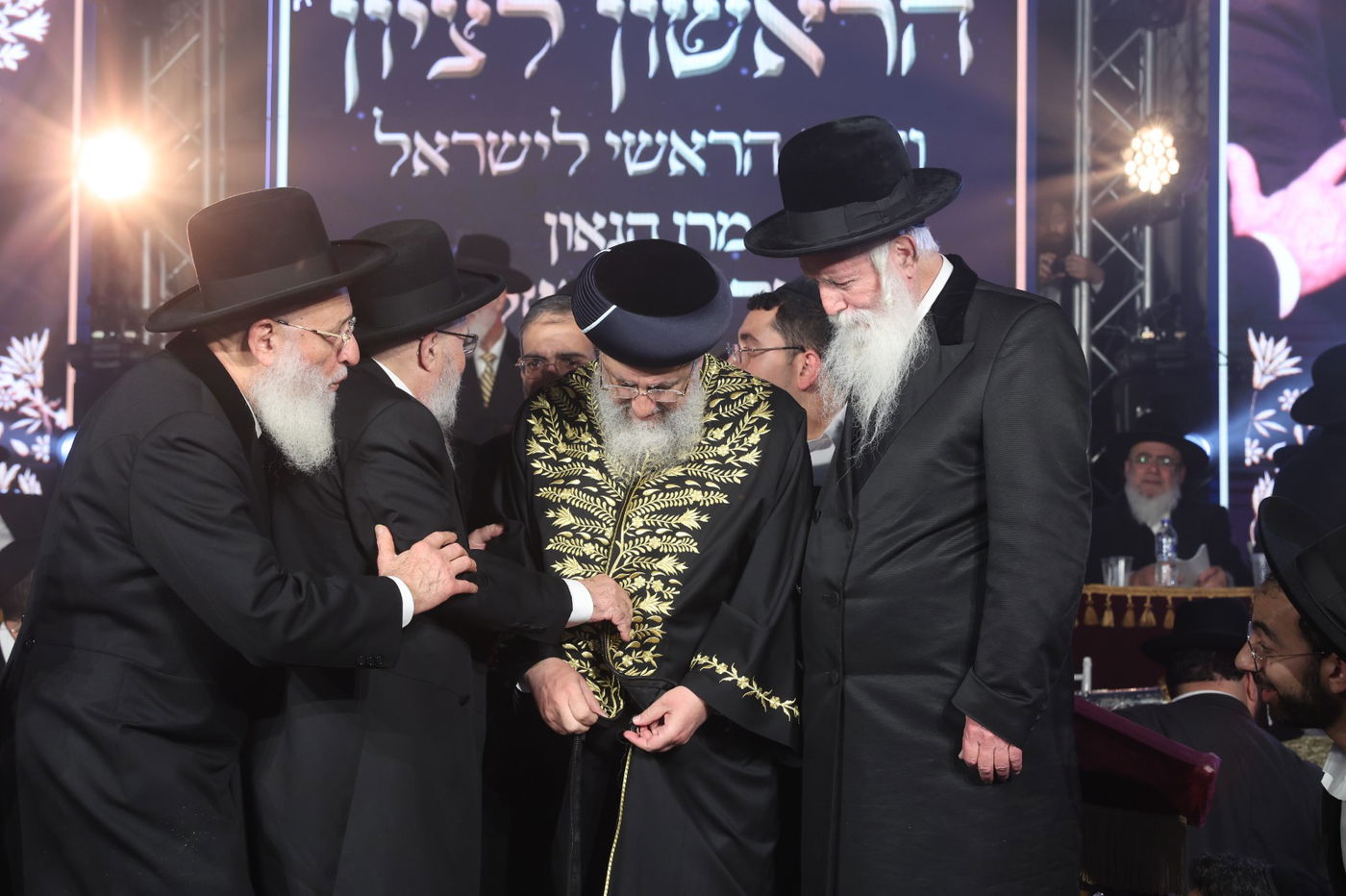 הכתרת הראש"ל הרב דוד יוסף בבית הכנסת הגדול