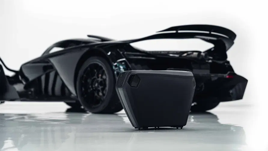 ויש גם מזוודה כלולה, לחסוך לקונה את ה50 דולר...