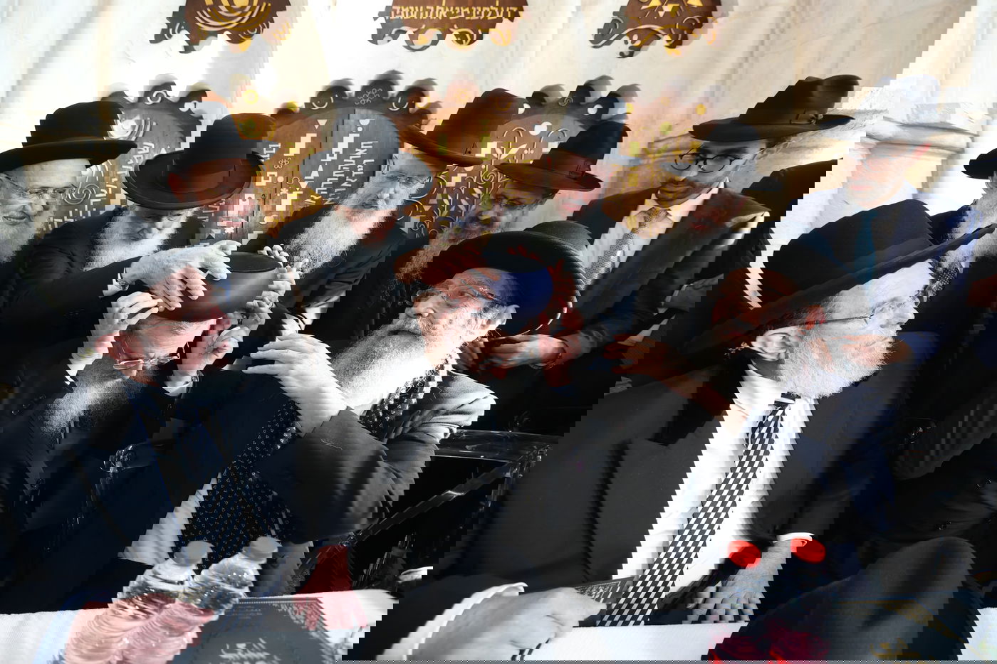 הכתרת הראש"ל הרב דוד יוסף בבית הכנסת רבי יוחנן בן זכאי