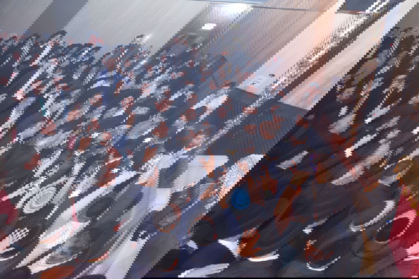 הכתרת הראש"ל הרב דוד יוסף בבית הכנסת הגדול