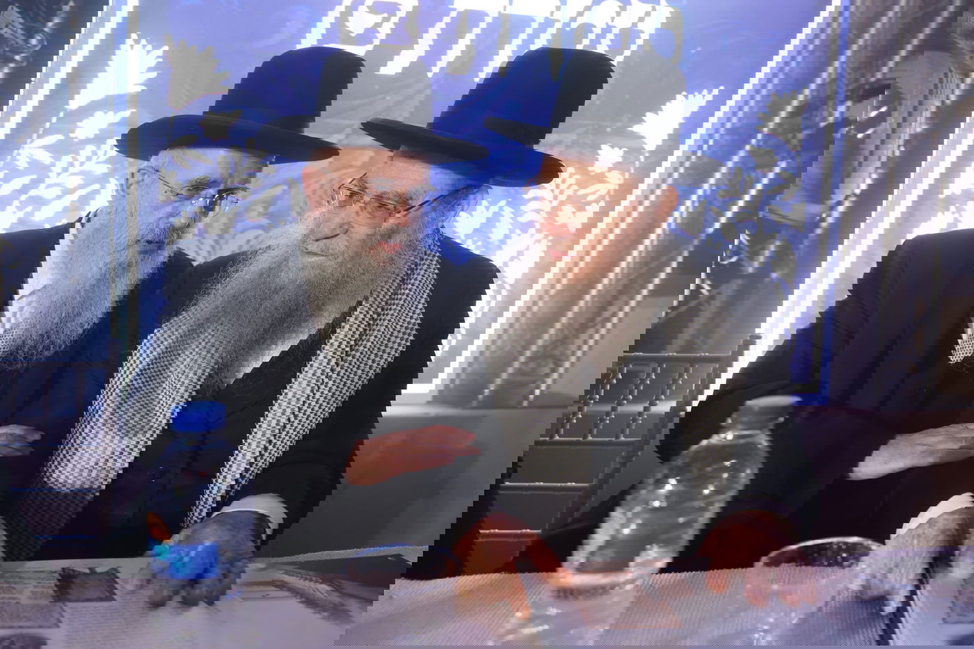 הכתרת הראש"ל הרב דוד יוסף בבית הכנסת הגדול