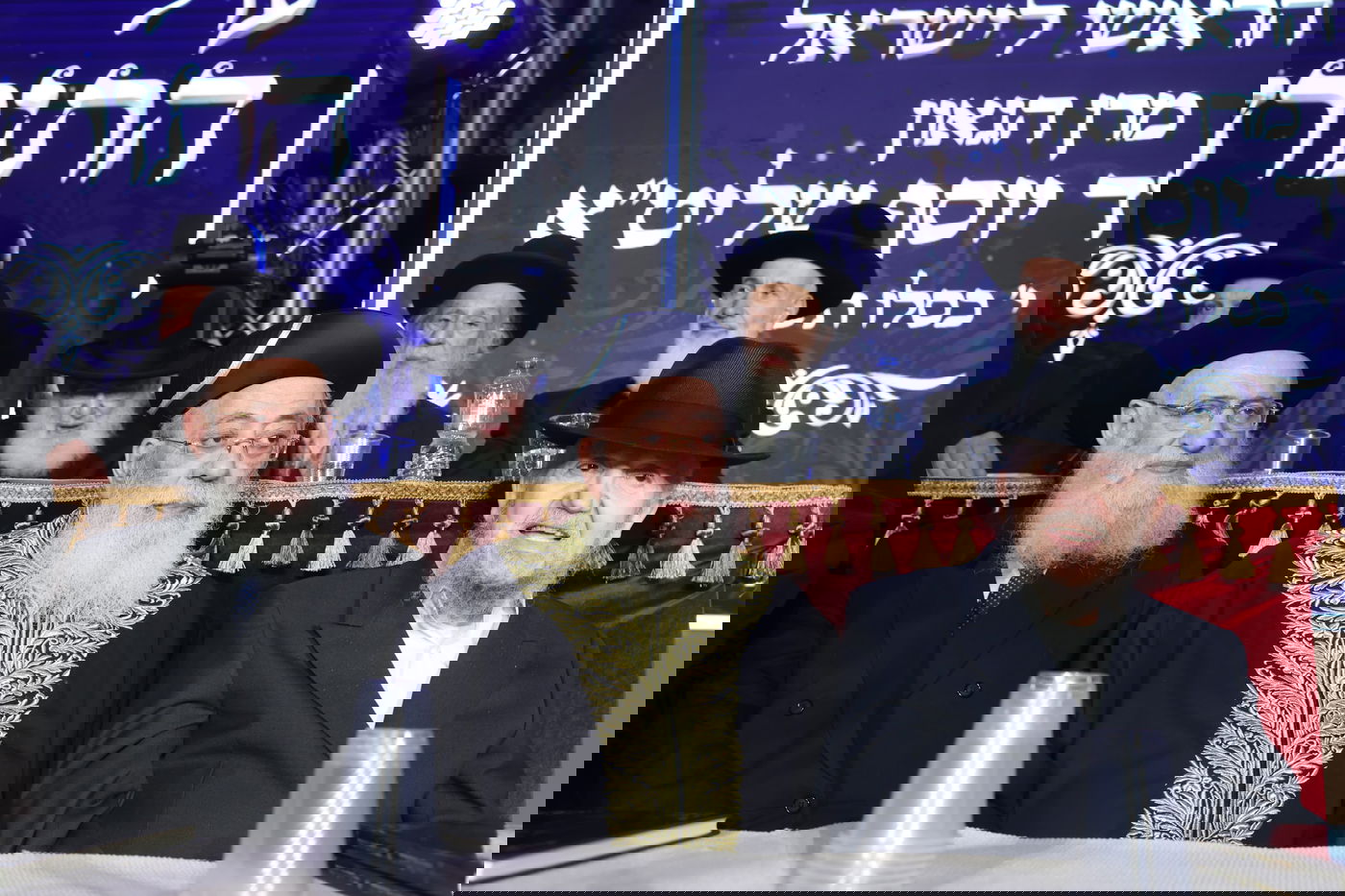 הכתרת הראש"ל הרב דוד יוסף בבית הכנסת הגדול