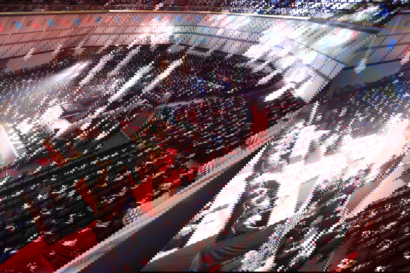 הכתרת הראש"ל הרב דוד יוסף בבית הכנסת הגדול