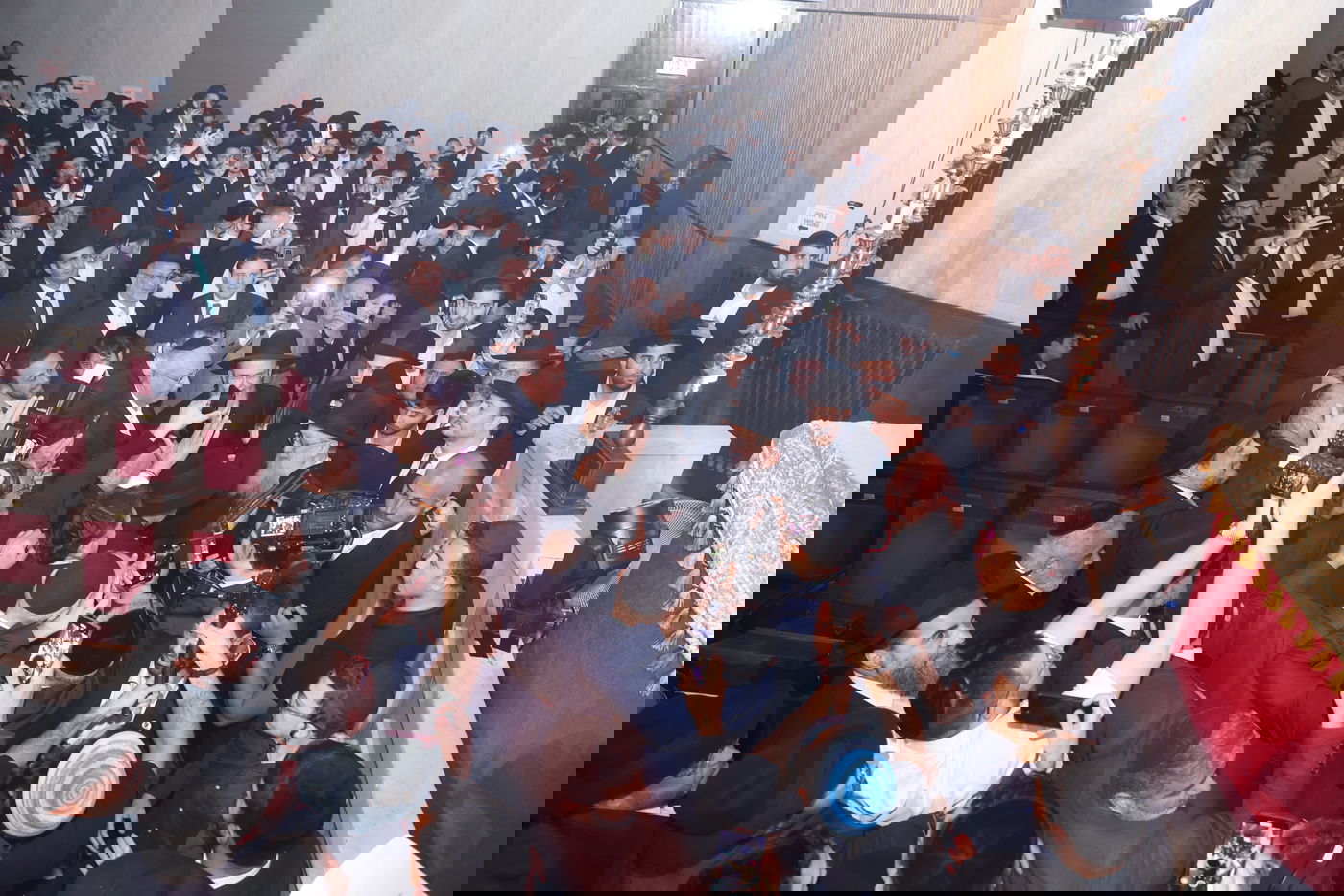 הכתרת הראש"ל הרב דוד יוסף בבית הכנסת הגדול