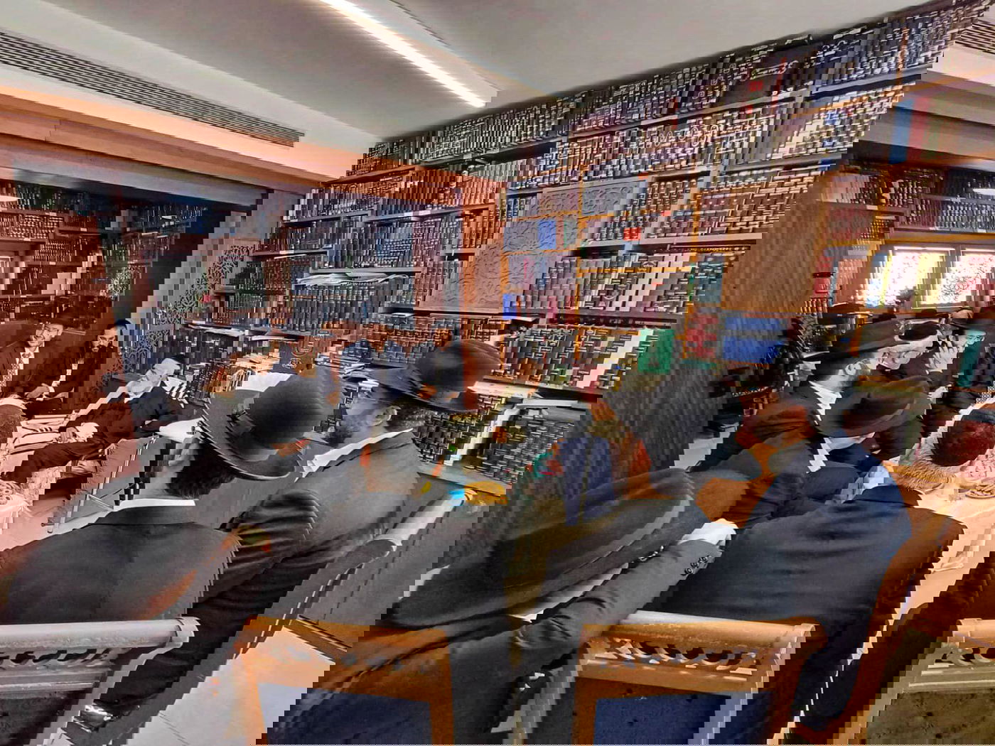 ניחום אבלים אצל הגאון רבי שלמה מחפוד 