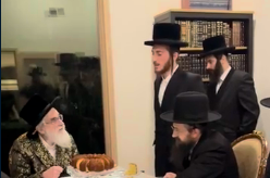 כששלום למר הפתיע את האדמו"ר מויז'ניץ בניגוני ערגה | צפו בתיעוד