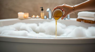 ניסוי מדעי מפתיע: מה קורה כשמשלבים חלב ודבש באמבטיה?