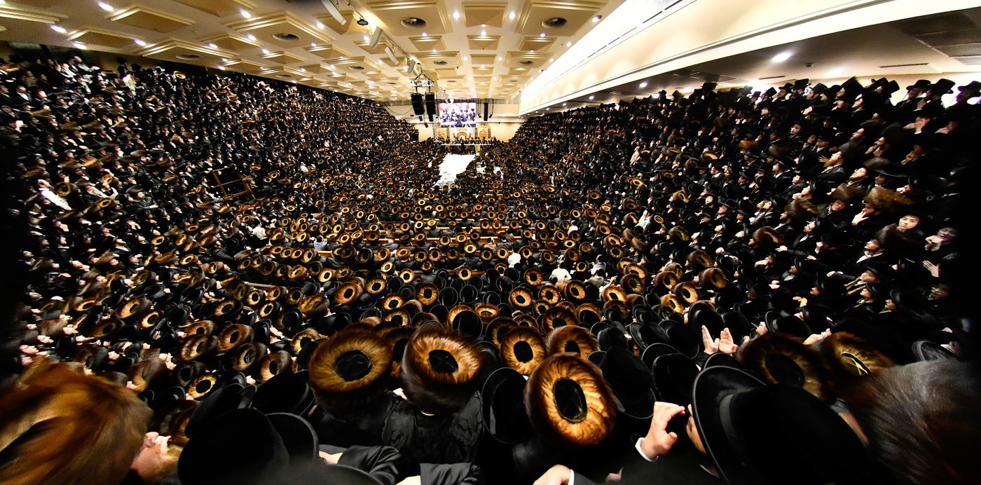 שמחת אירוסי נכדת האדמו"ר מבעלזא