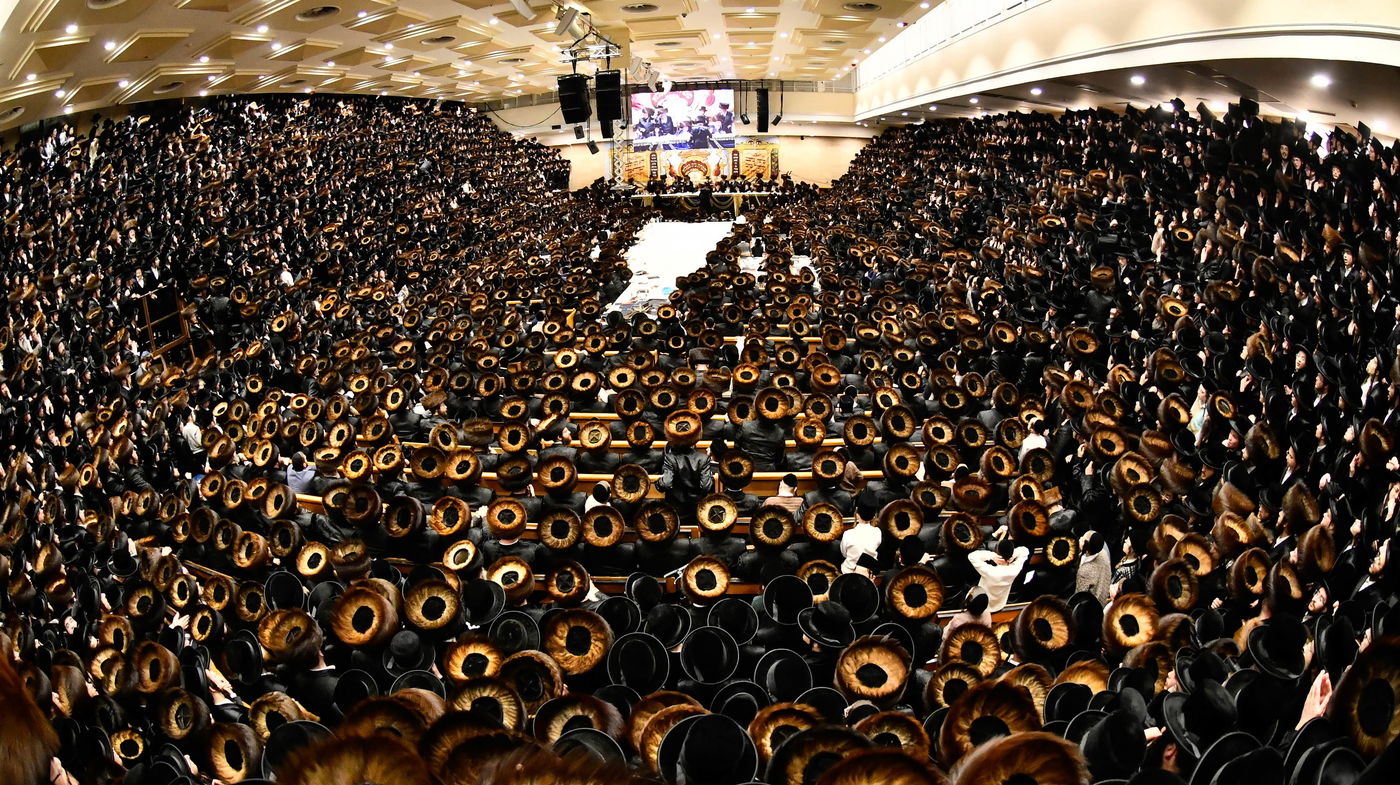 שמחת אירוסי נכדת האדמו"ר מבעלזא