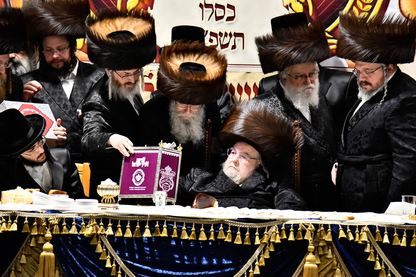 שמחת אירוסי נכדת האדמו"ר מבעלזא