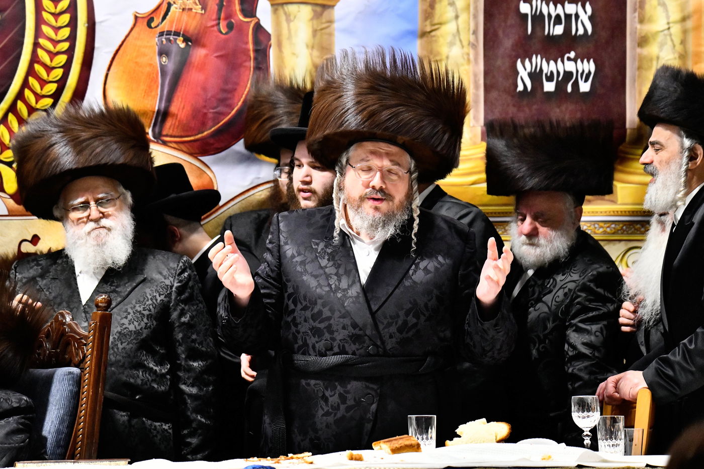 שמחת אירוסי נכדת האדמו"ר מבעלזא