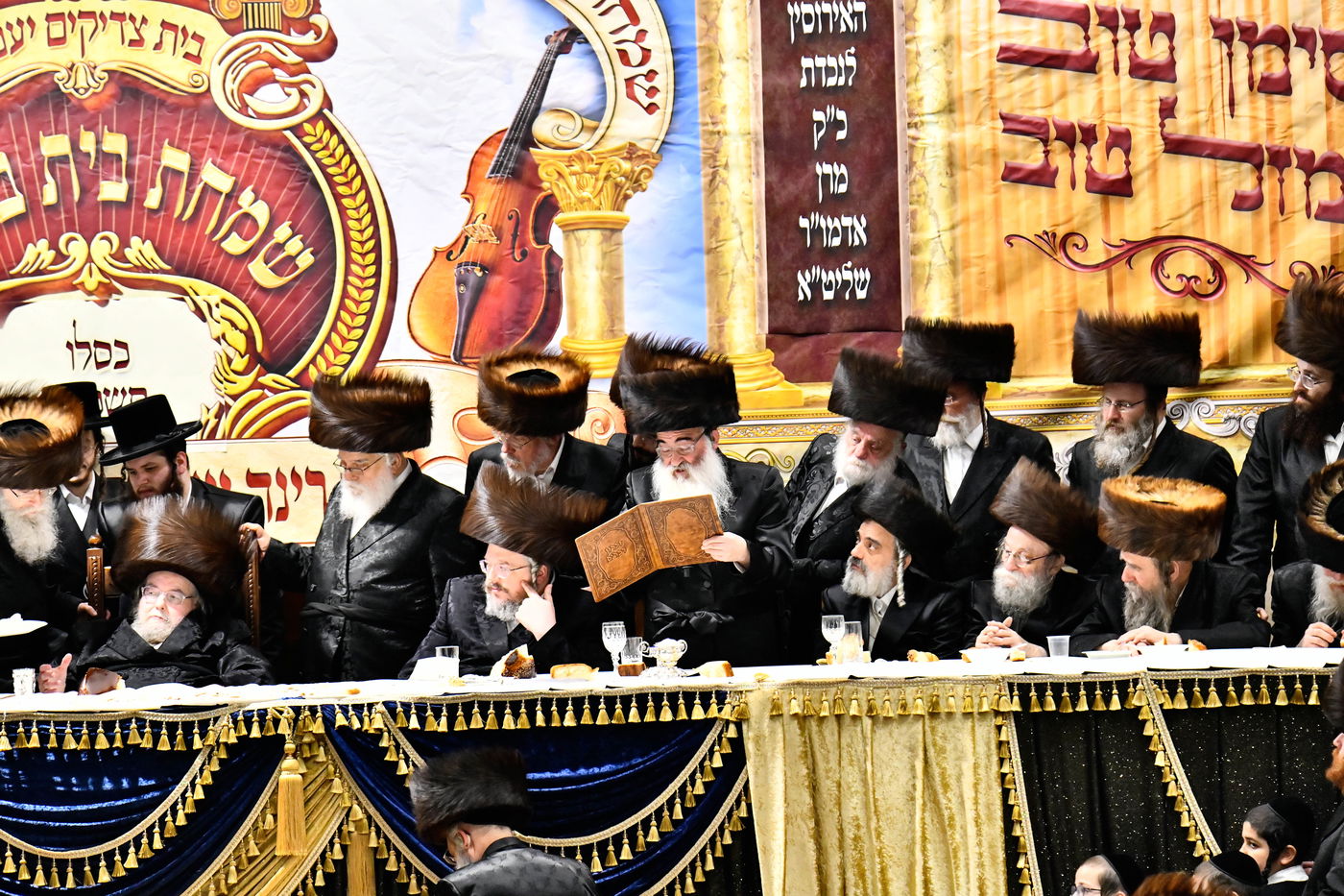 שמחת אירוסי נכדת האדמו"ר מבעלזא