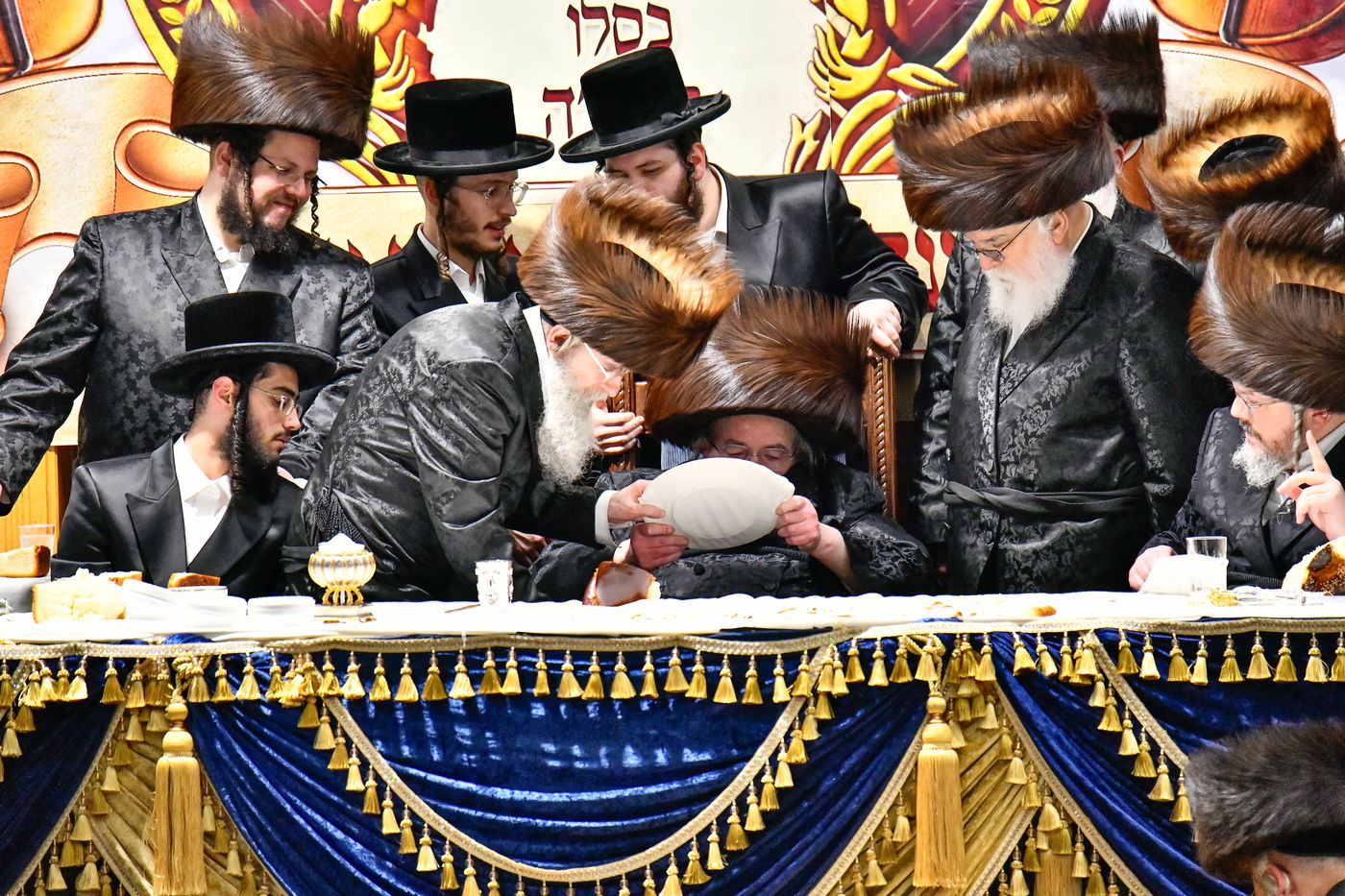 שמחת אירוסי נכדת האדמו"ר מבעלזא