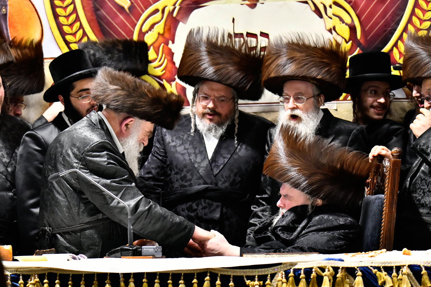 שמחת אירוסי נכדת האדמו"ר מבעלזא