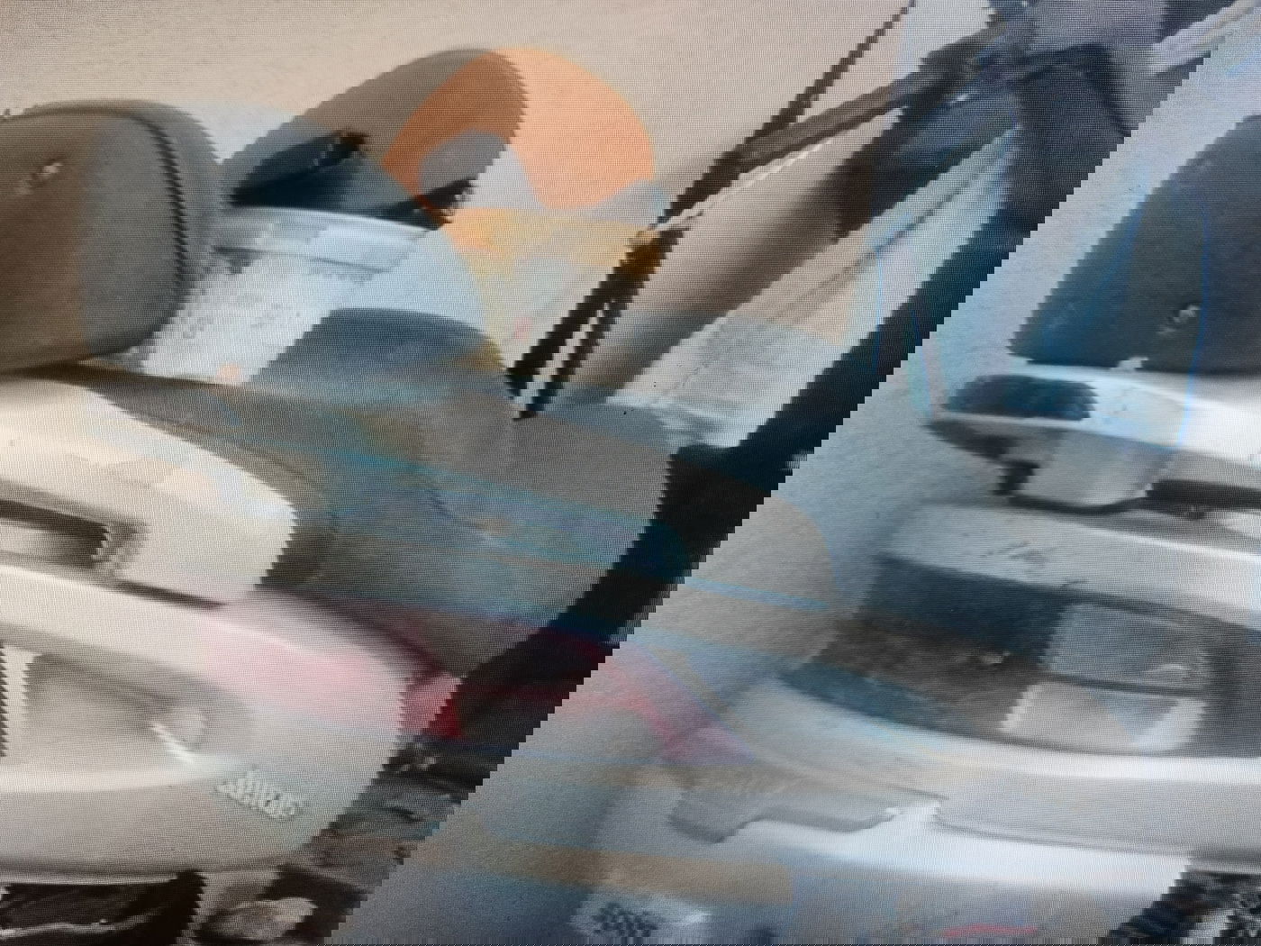 "חפץ חשוד": שוטרים תפסו אקדח בתוך קופסת גלידה ביפו