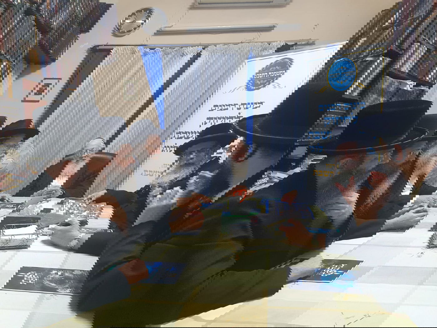 רבני חיפה בכנס למושב דיונים מיוחד עם רבני 'משמרת השבת', דנים סוגיות ההלכתיות בעידן הטכנולוגי 