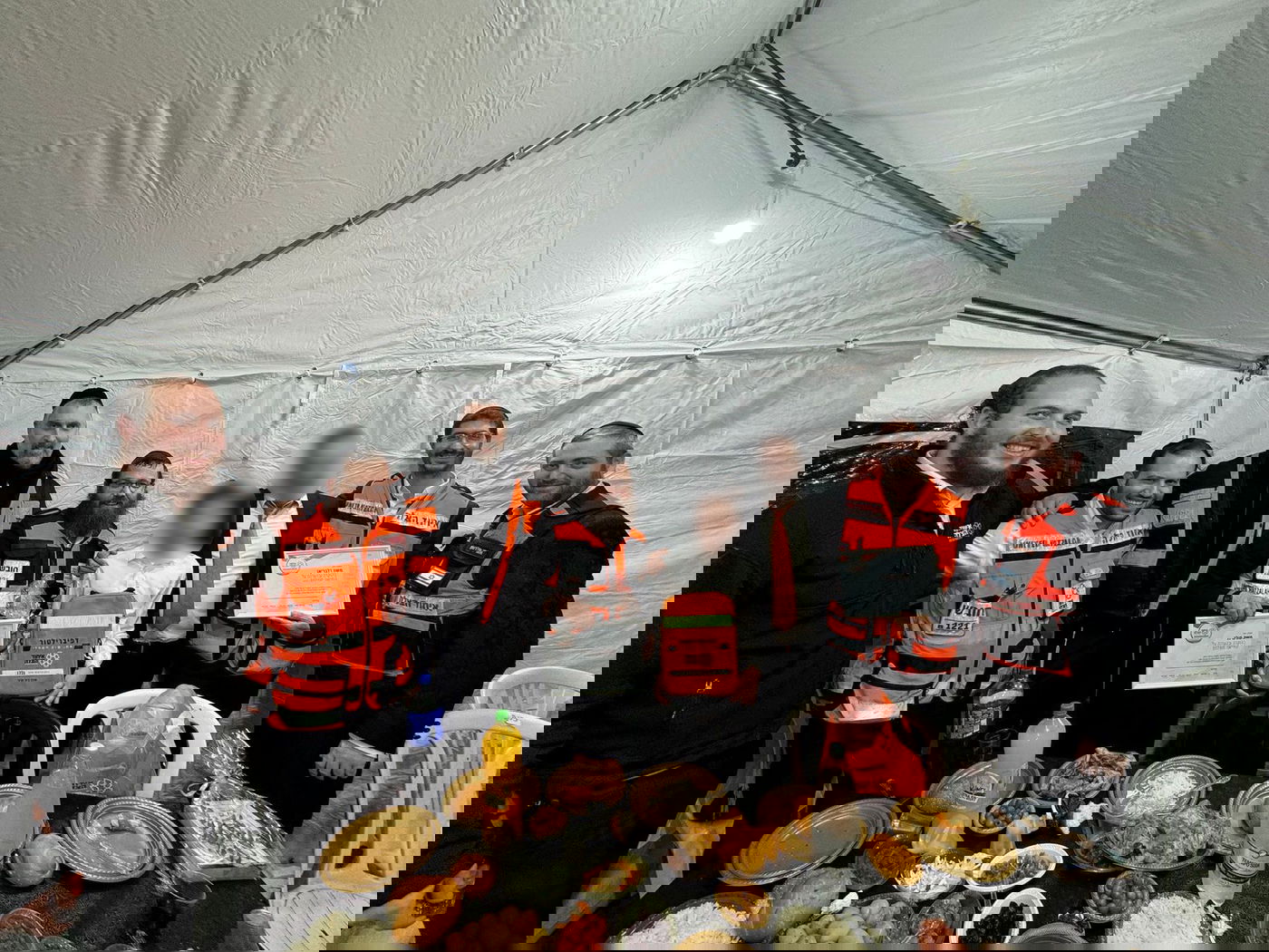 מפגש מרגש בין אריאל למתנדבי איחוד הצלה לאחר שחרורו מבית החולים