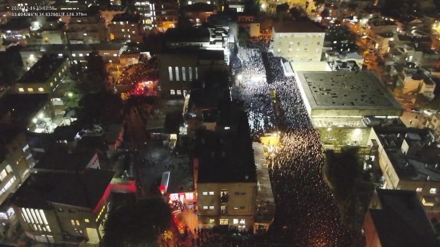 תיעוד מהרחפן: הרבבות בהלווית הגר"א דויטש זצ"ל בפוניבז'