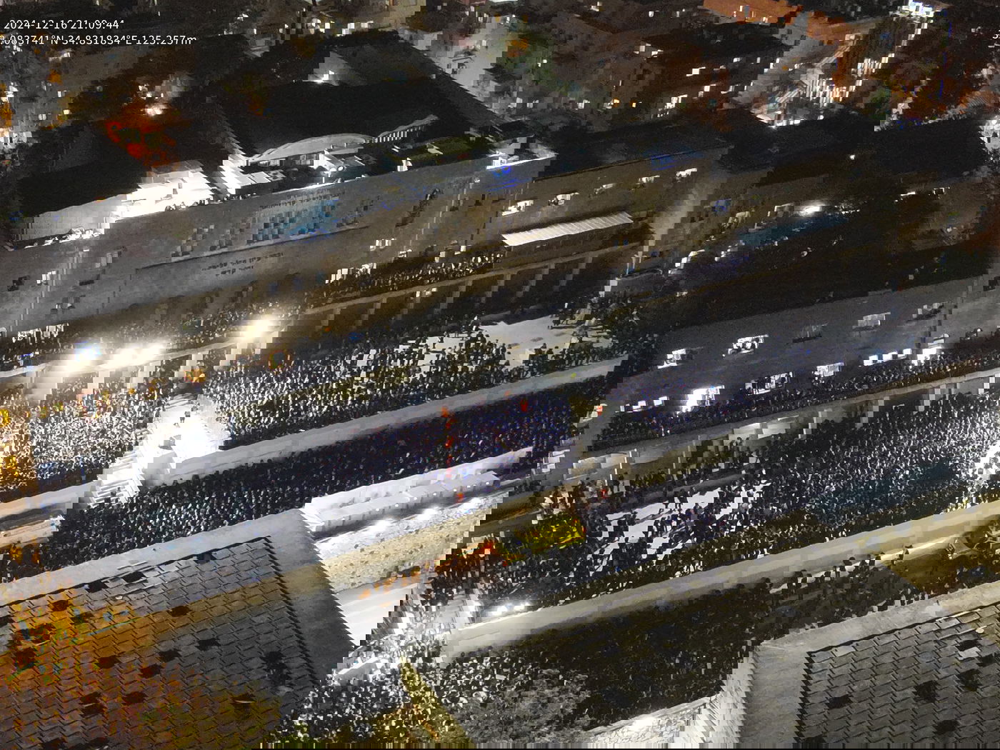 תיעוד מהרחפן: הרבבות בהלווית הגר"א דויטש בפוניבז'