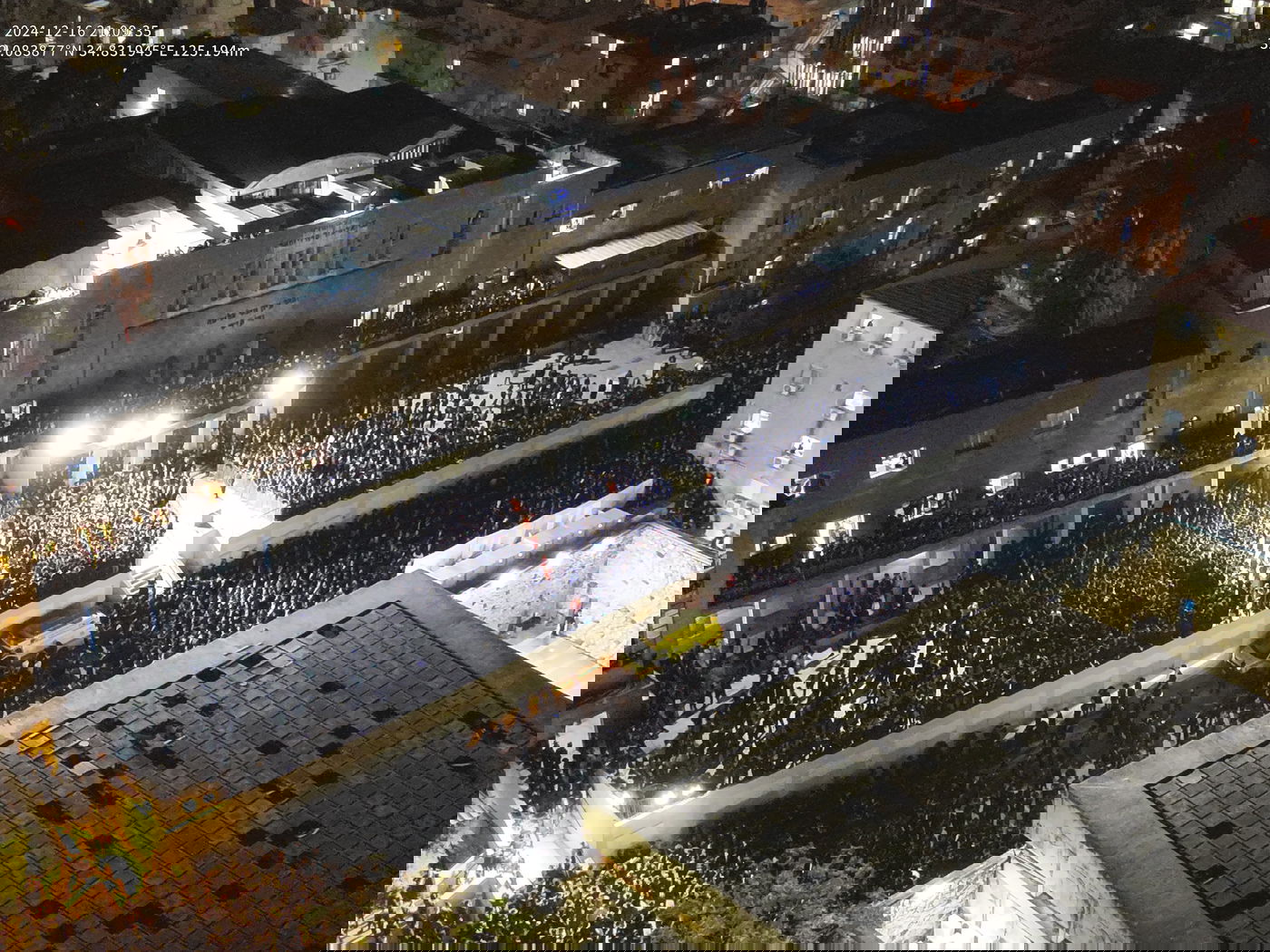 תיעוד מהרחפן: הרבבות בהלווית הגר"א דויטש בפוניבז'