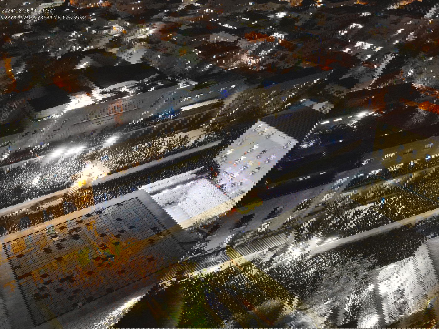 תיעוד מהרחפן: הרבבות בהלווית הגר"א דויטש בפוניבז'