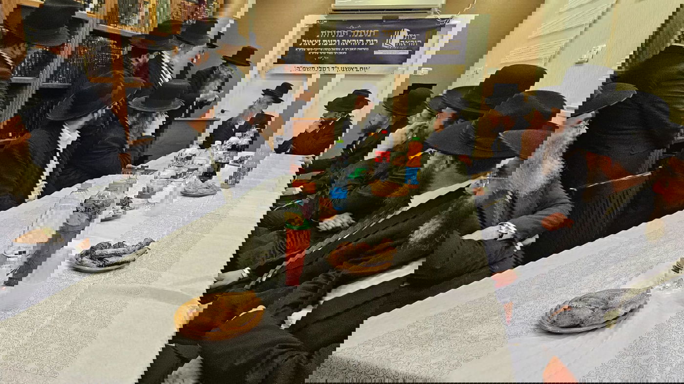 חנוכת בית הוראה בראשות הגר"מ טרגר ובהשתתפות רבני השכונה ובראשם הגרי"מ דרוק