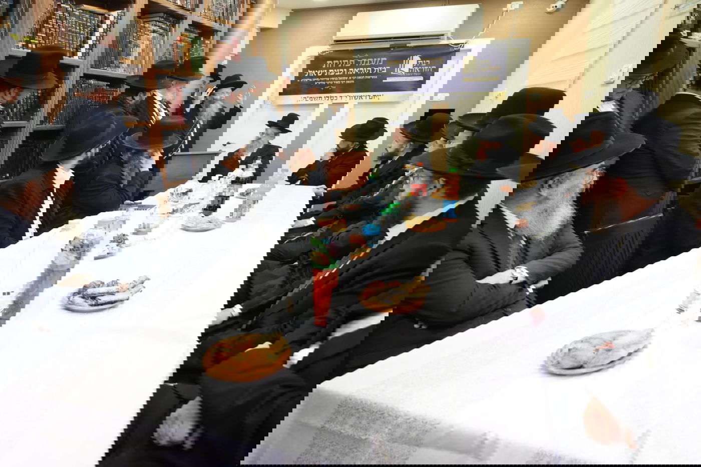 חנוכת בית הוראה בראשות הגר"מ טרגר ובהשתתפות רבני השכונה ובראשם הגרי"מ דרוק