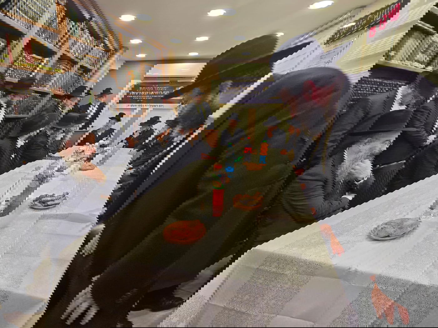 חנוכת בית הוראה בראשות הגר"מ טרגר ובהשתתפות רבני השכונה ובראשם הגרי"מ דרוק