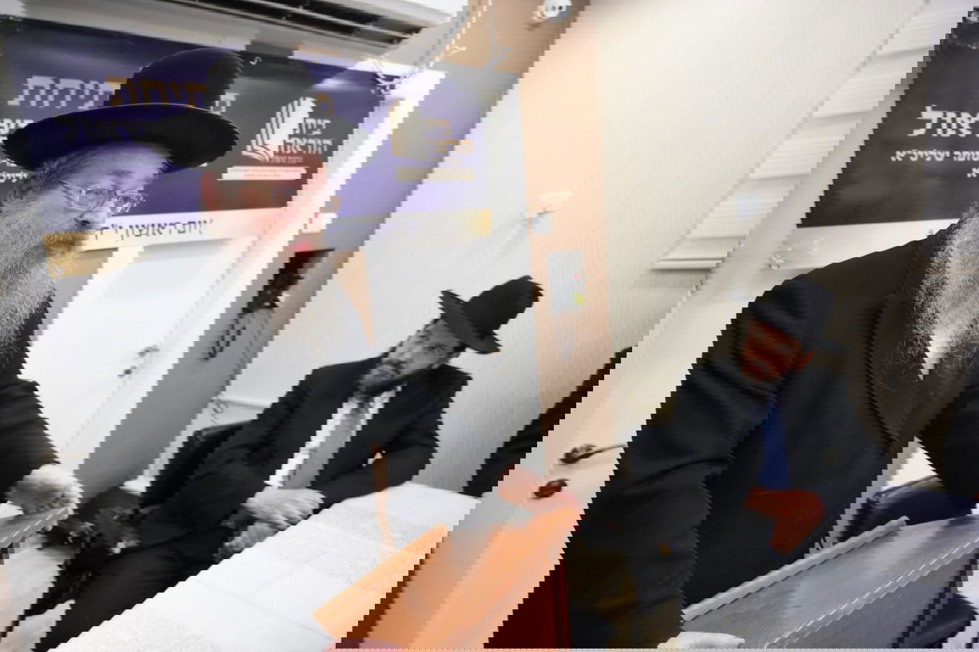 חנוכת בית הוראה בראשות הגר"מ טרגר ובהשתתפות רבני השכונה ובראשם הגרי"מ דרוק