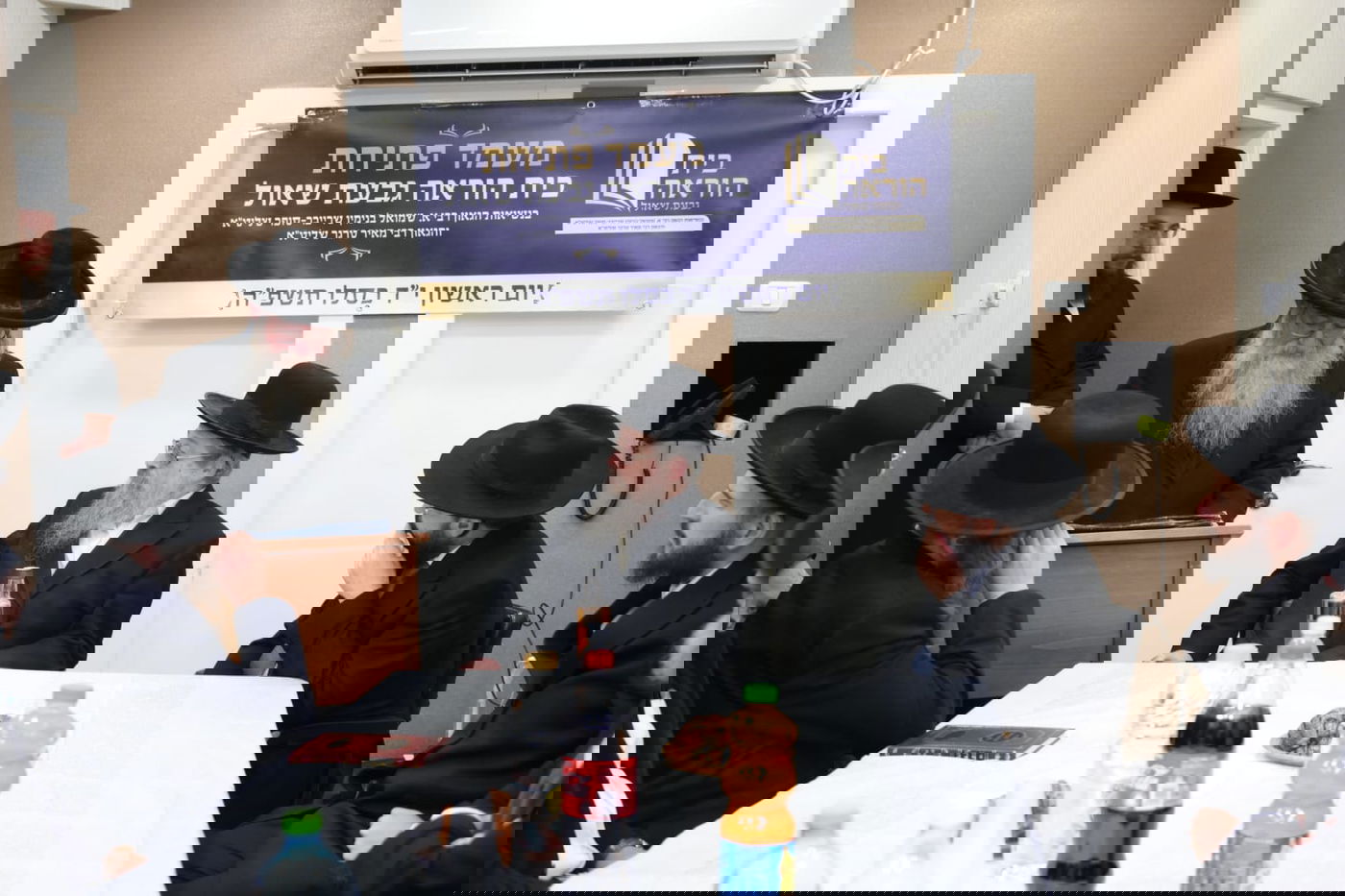 חנוכת בית הוראה בראשות הגר"מ טרגר ובהשתתפות רבני השכונה ובראשם הגרי"מ דרוק