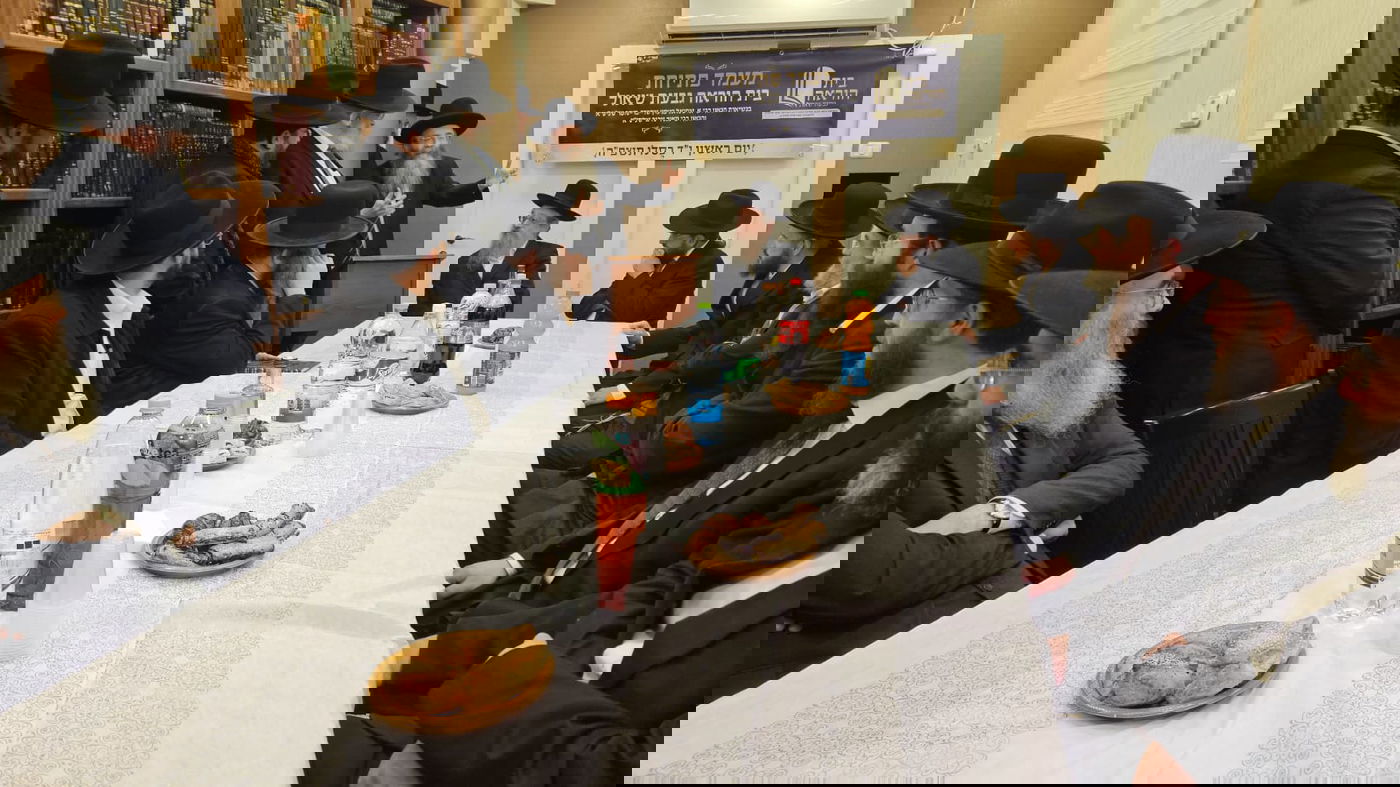 חנוכת בית הוראה בראשות הגר"מ טרגר ובהשתתפות רבני השכונה ובראשם הגרי"מ דרוק