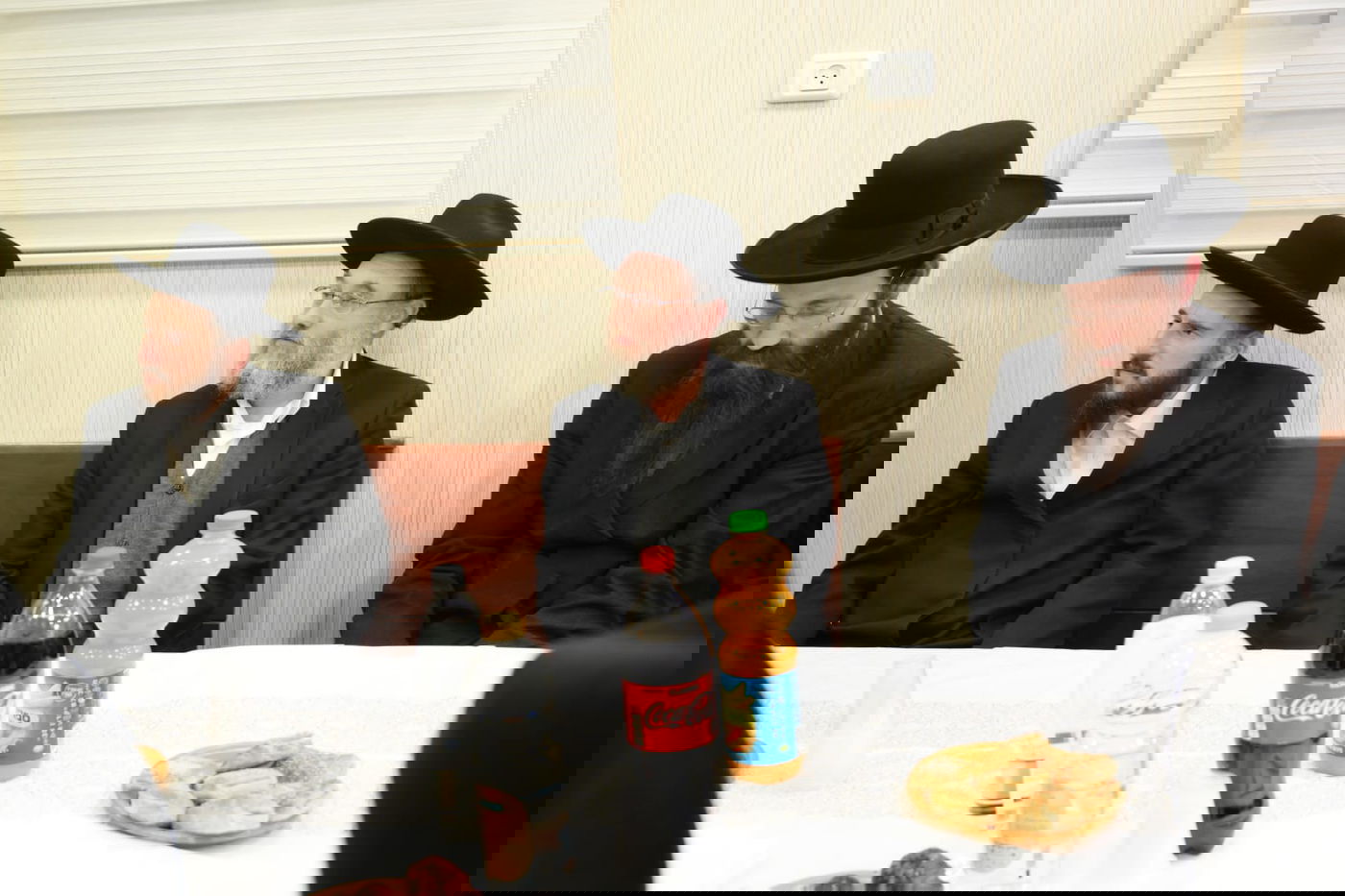 חנוכת בית הוראה בראשות הגר"מ טרגר ובהשתתפות רבני השכונה ובראשם הגרי"מ דרוק