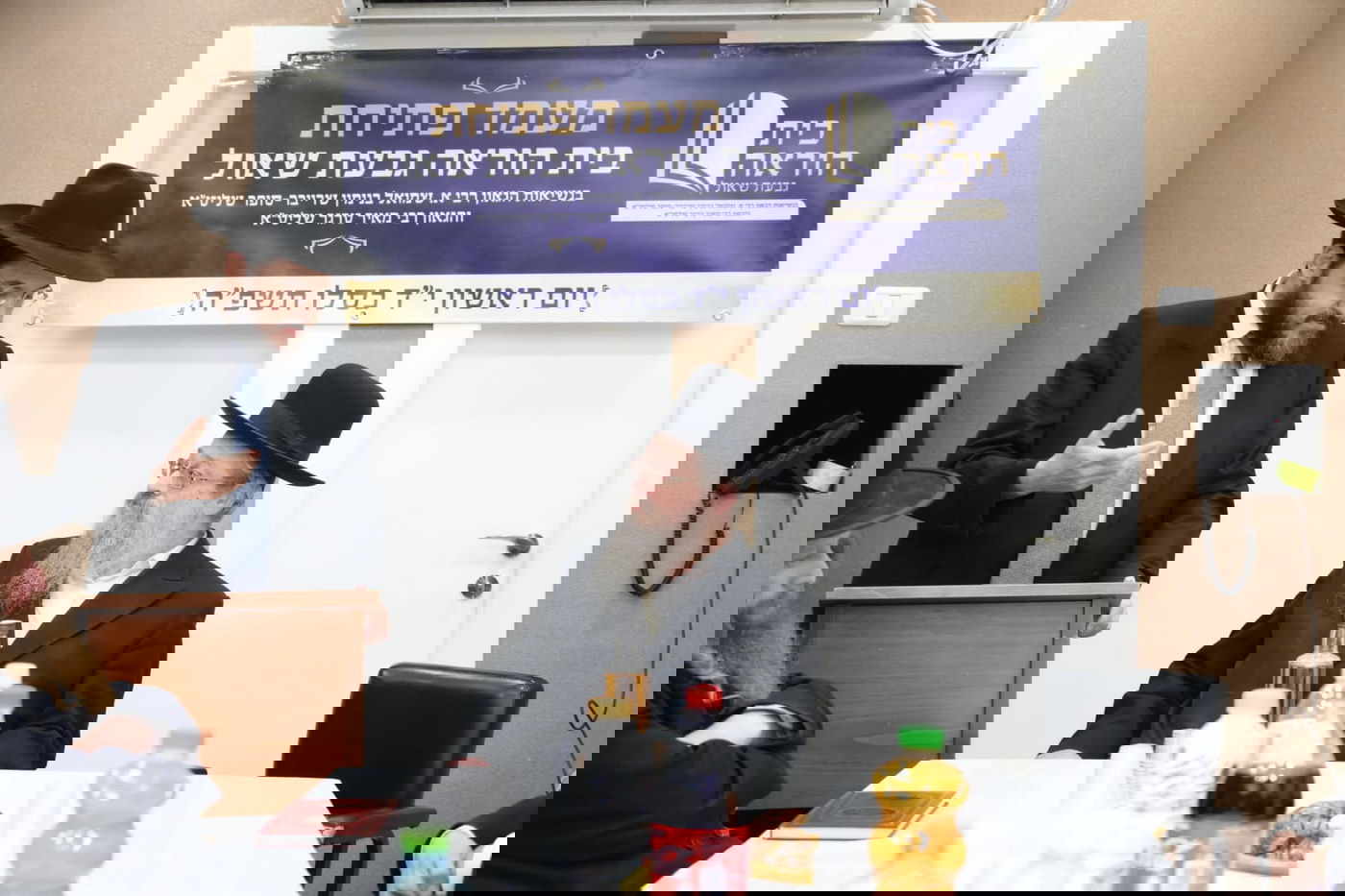 חנוכת בית הוראה בראשות הגר"מ טרגר ובהשתתפות רבני השכונה ובראשם הגרי"מ דרוק