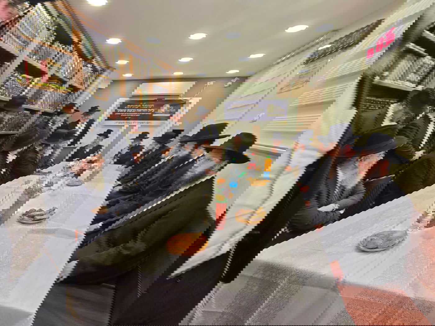 חנוכת בית הוראה בראשות הגר"מ טרגר ובהשתתפות רבני השכונה ובראשם הגרי"מ דרוק