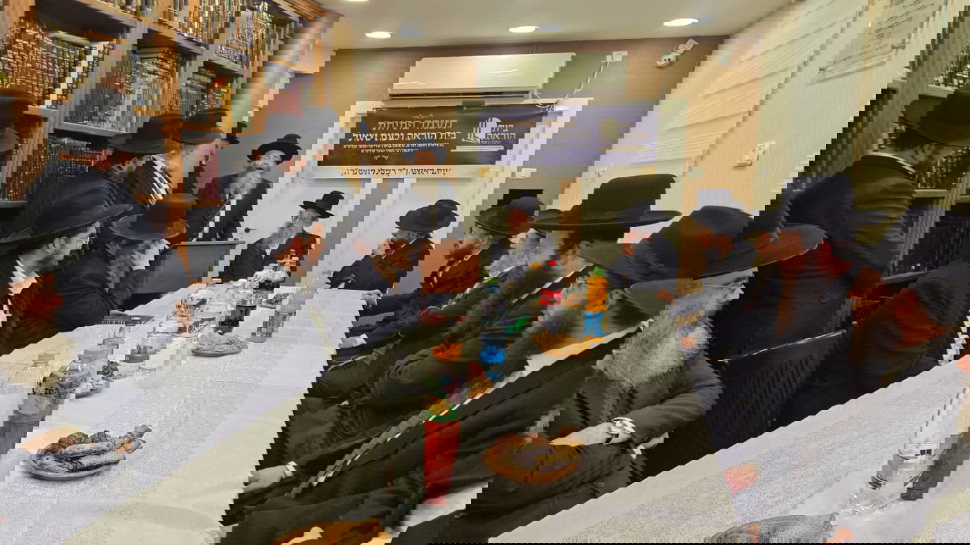 חנוכת בית הוראה בראשות הגר"מ טרגר ובהשתתפות רבני השכונה ובראשם הגרי"מ דרוק