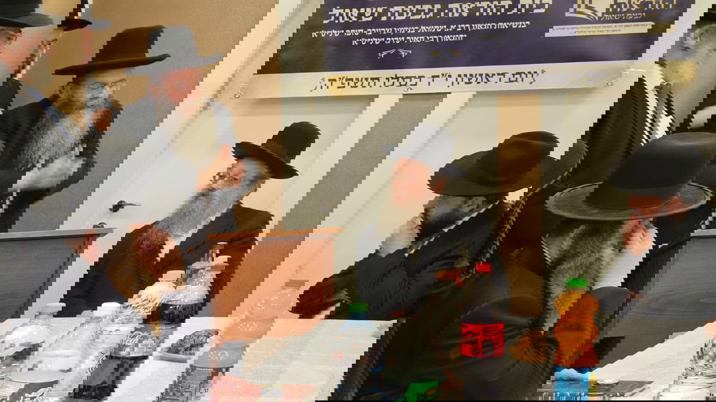 חנוכת בית הוראה בראשות הגר"מ טרגר ובהשתתפות רבני השכונה ובראשם הגרי"מ דרוק